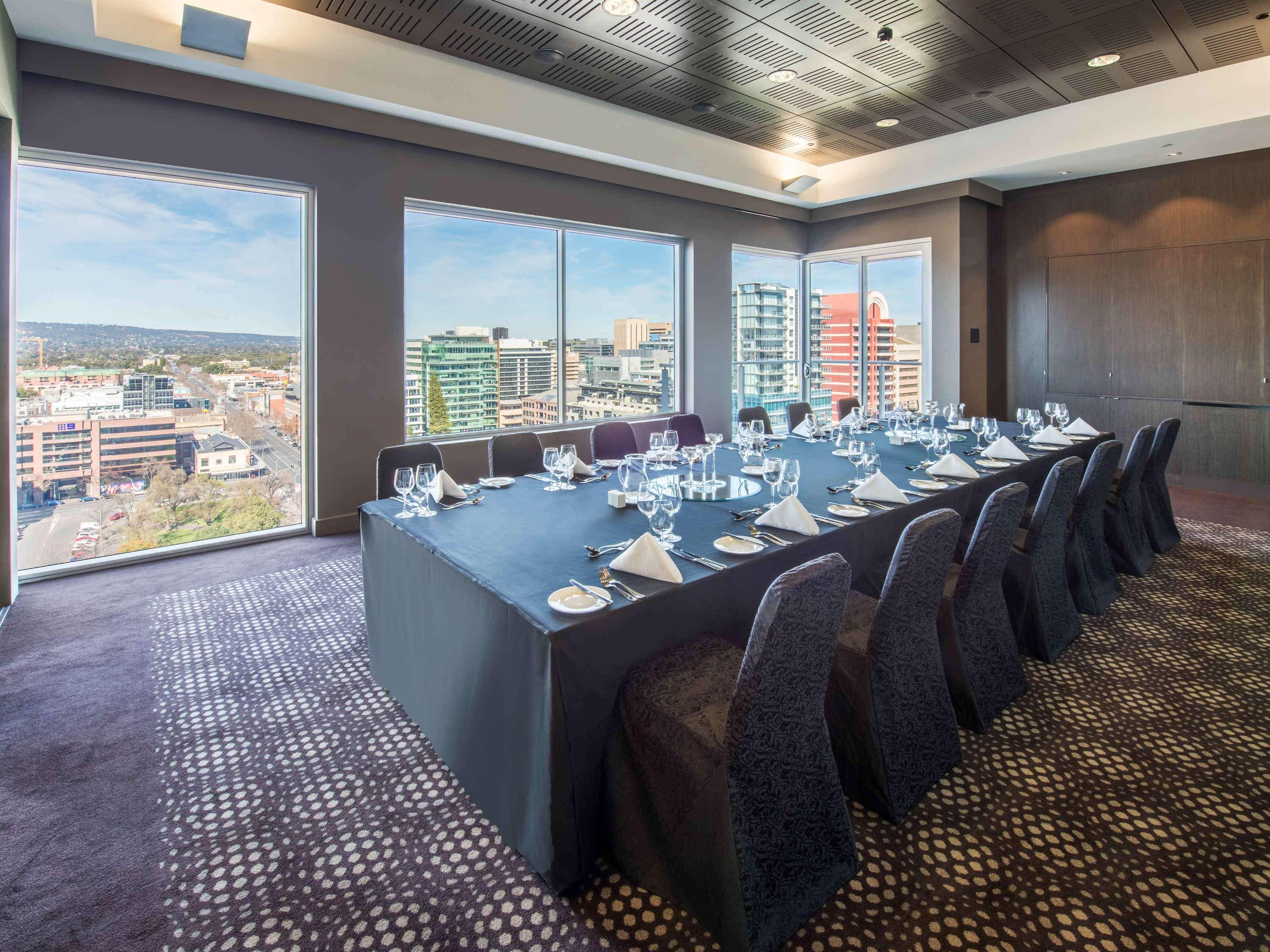Pullman Adelaide Otel Dış mekan fotoğraf The Boardroom at the Crowne Plaza Hotel