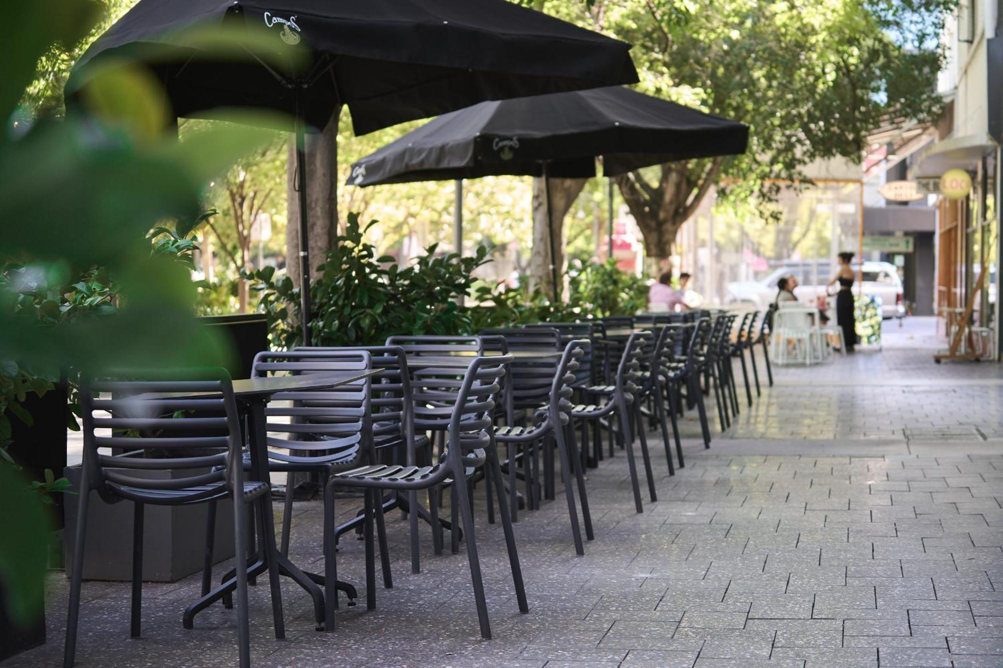 Pullman Adelaide Otel Dış mekan fotoğraf A café in the CBD
