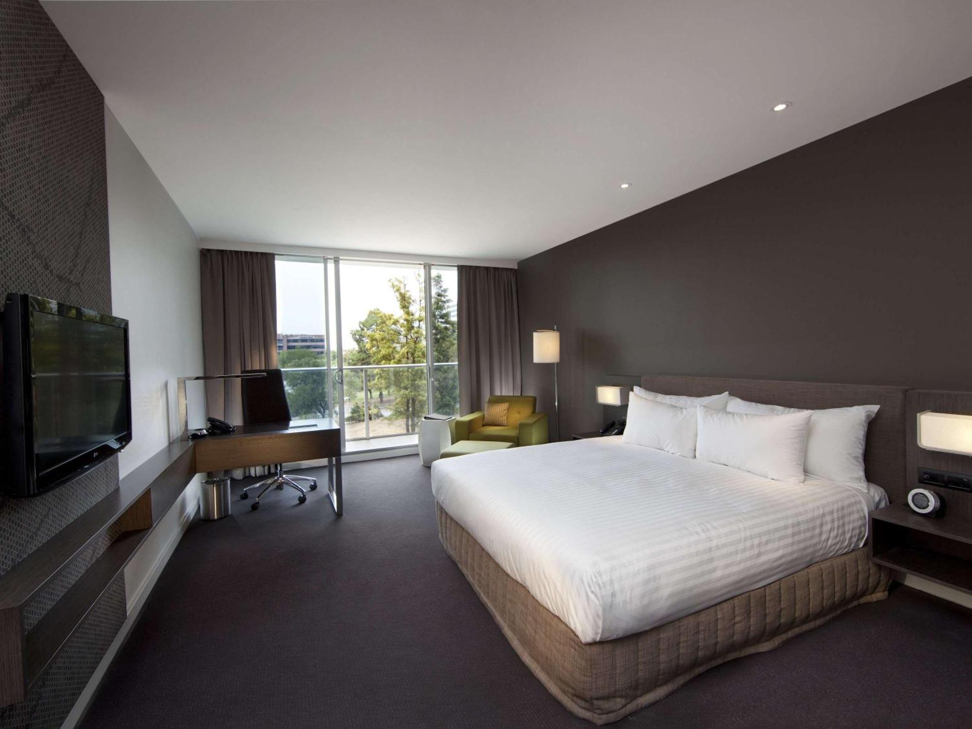 Pullman Adelaide Otel Dış mekan fotoğraf A room at the hotel